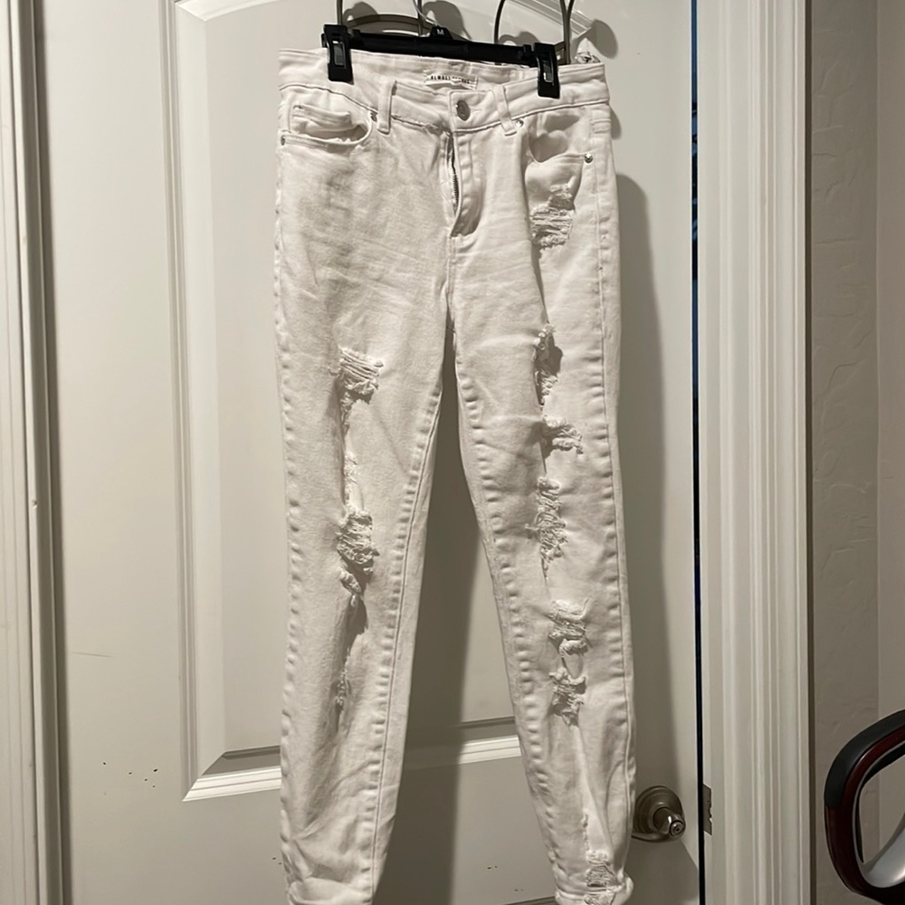 Almost famous brand size 5 stretch white hokey summer jean jr size